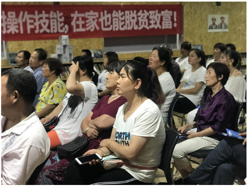 送品质奶粉、办技能培训!欢恩宝渭滨街道公益行赢各方