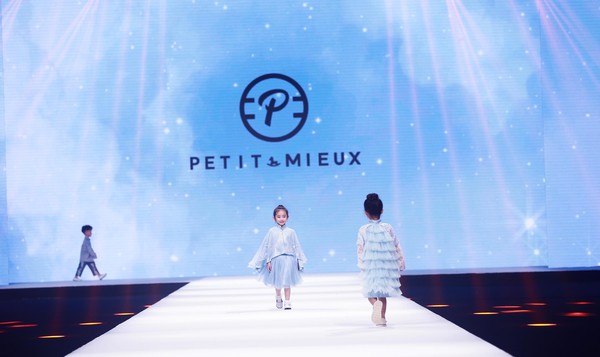 PETIT MIEUX贝的屋“礼御童服”- 2019中国国际儿童时尚周百童压轴大秀惊艳亮相