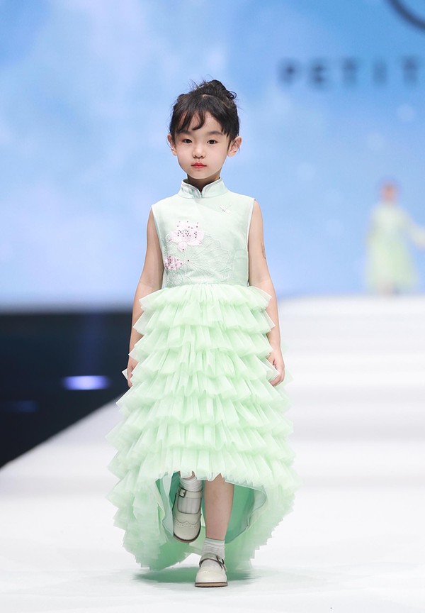 PETIT MIEUX贝的屋“礼御童服”- 2019中国国际儿童时尚周百童压轴大秀惊艳亮相