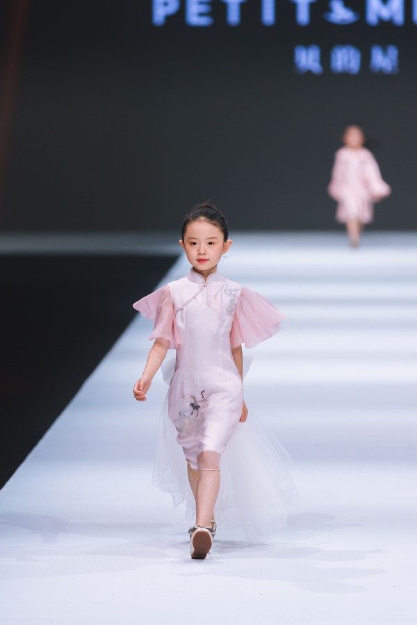 PETIT MIEUX贝的屋“礼御童服”- 2019中国国际儿童时尚周百童压轴大秀惊艳亮相