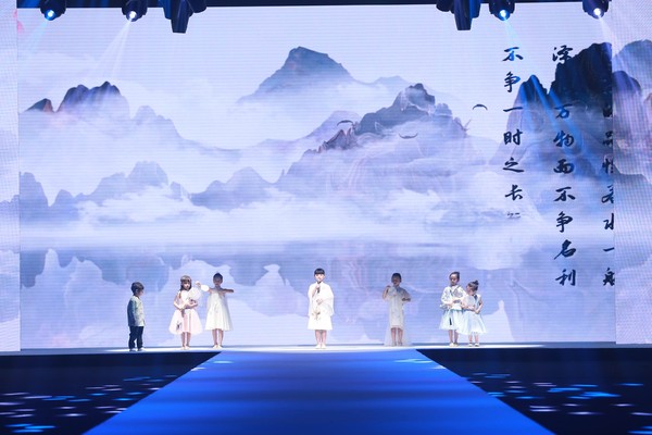 PETIT MIEUX贝的屋“礼御童服”- 2019中国国际儿童时尚周百童压轴大秀惊艳亮相