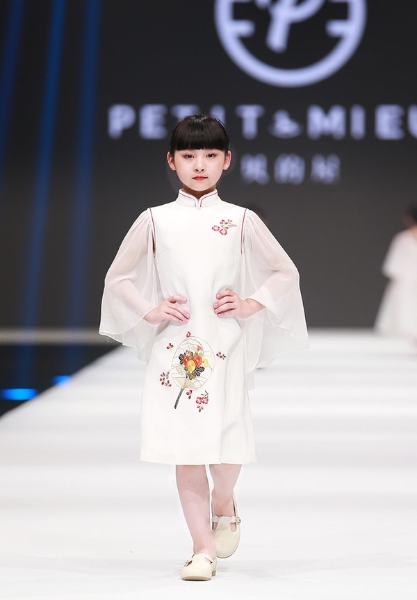 PETIT MIEUX贝的屋“礼御童服”- 2019中国国际儿童时尚周百童压轴大秀惊艳亮相