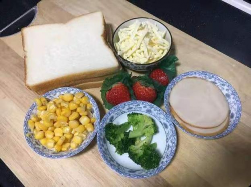 营养丰富的学生早餐应该怎么做？和我学起来吧